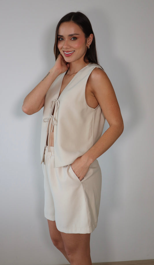 Set Laia color Caqui Chaleco con moños y Short