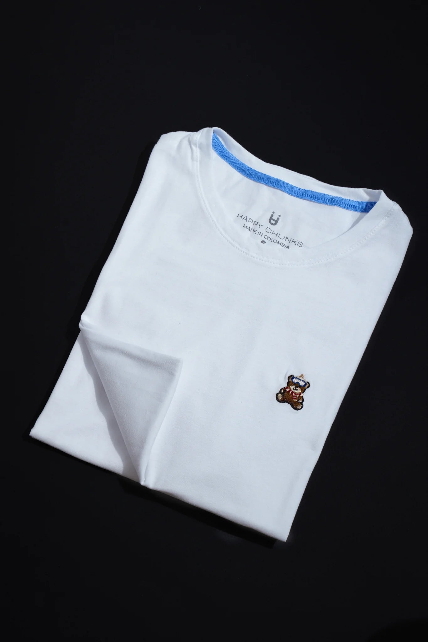 Camiseta para hombre y mujer 100% en algodón color blanca bordada con nuestro Teddy Ski Champ