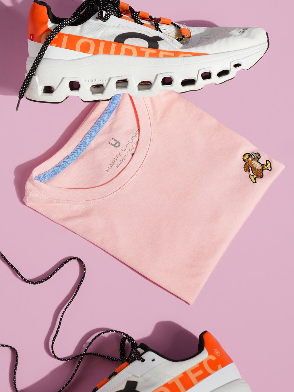 Camiseta para hombre y mujer 100% en algodón color rosa bordada con nuestro Brunner The Sloth