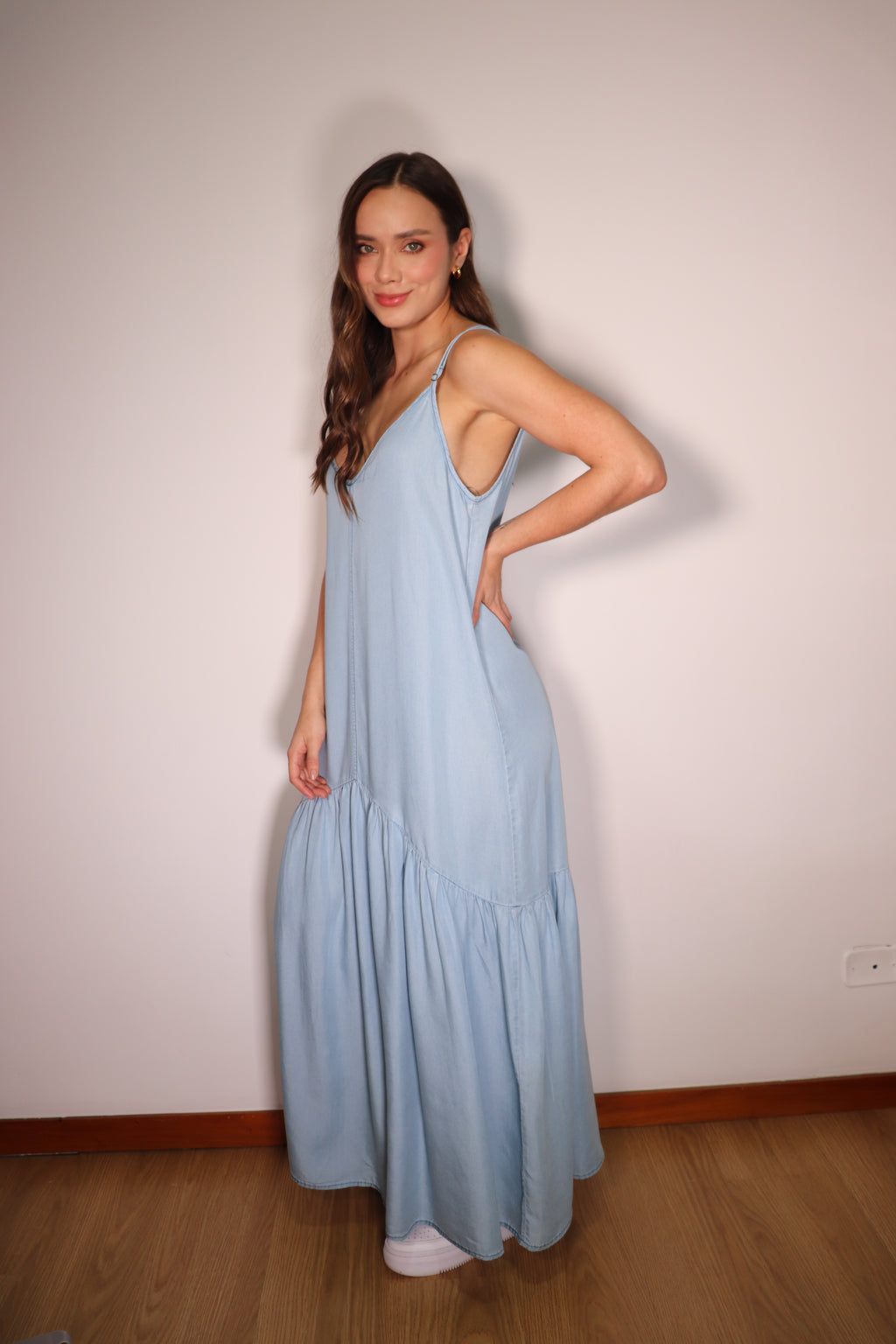 Vestido Rita azul largo ajustable en hombros y espalda en "V"