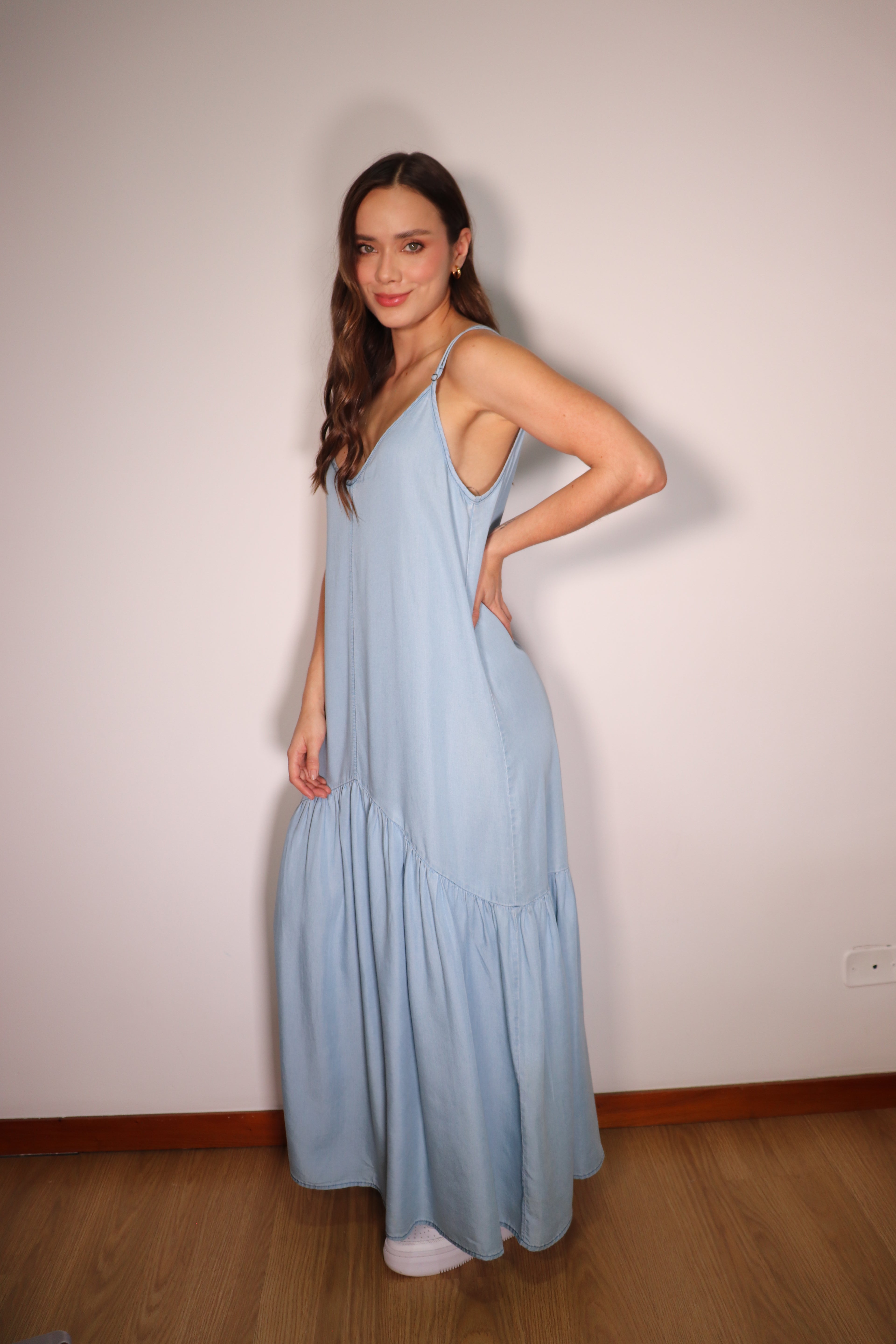 Vestido Rita azul largo ajustable en hombros y espalda en "V"