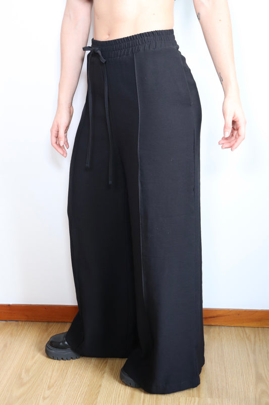 Pantalon Kira Negro holgado con cuerditas para ajustar