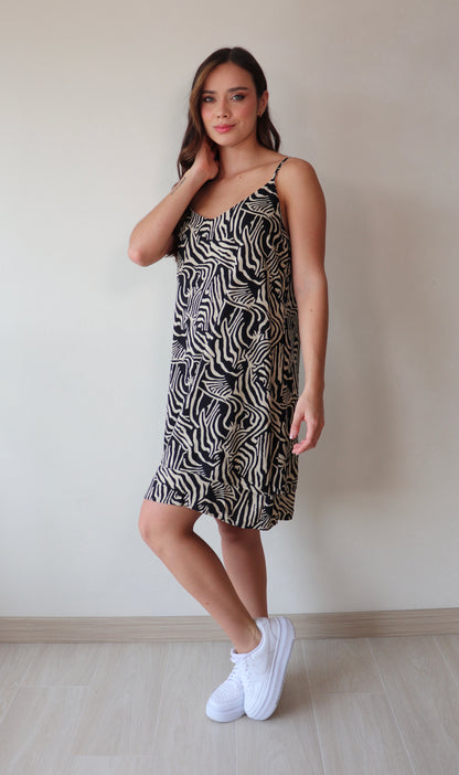 Vestido Alma Zebra a la rodilla, ajustable en los hombros y caída ligera