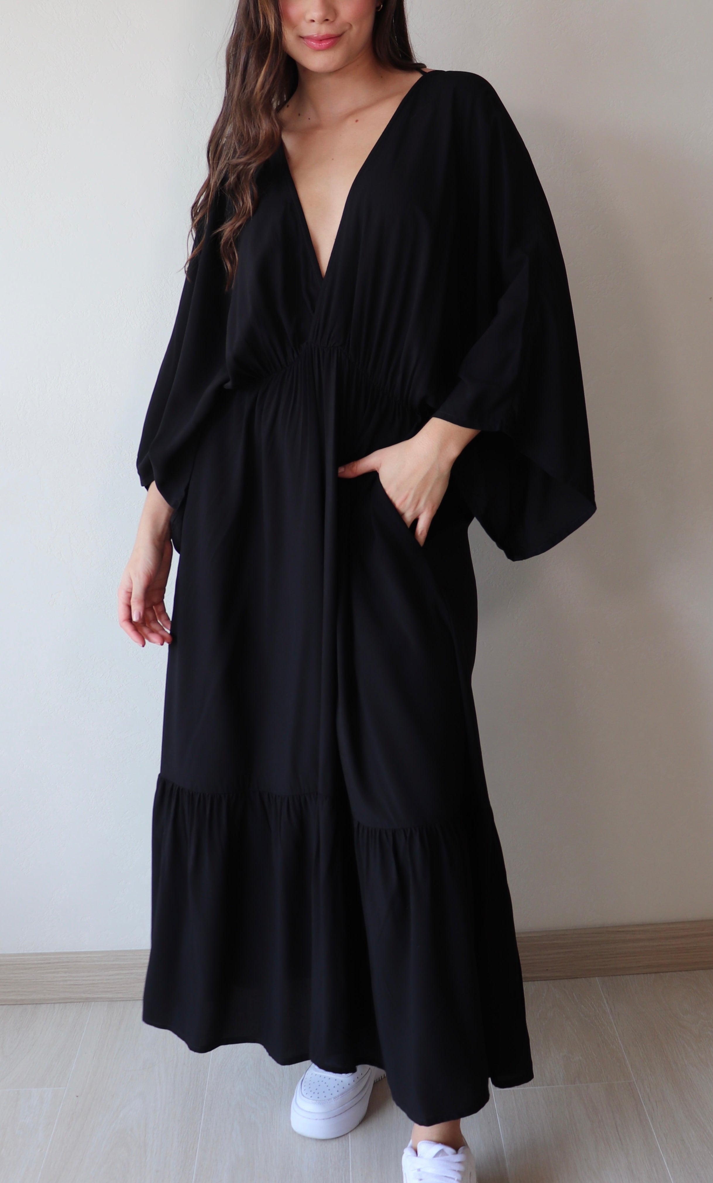 Vestido Camila Negro Mangas tipo kimono y bolsillos frontales