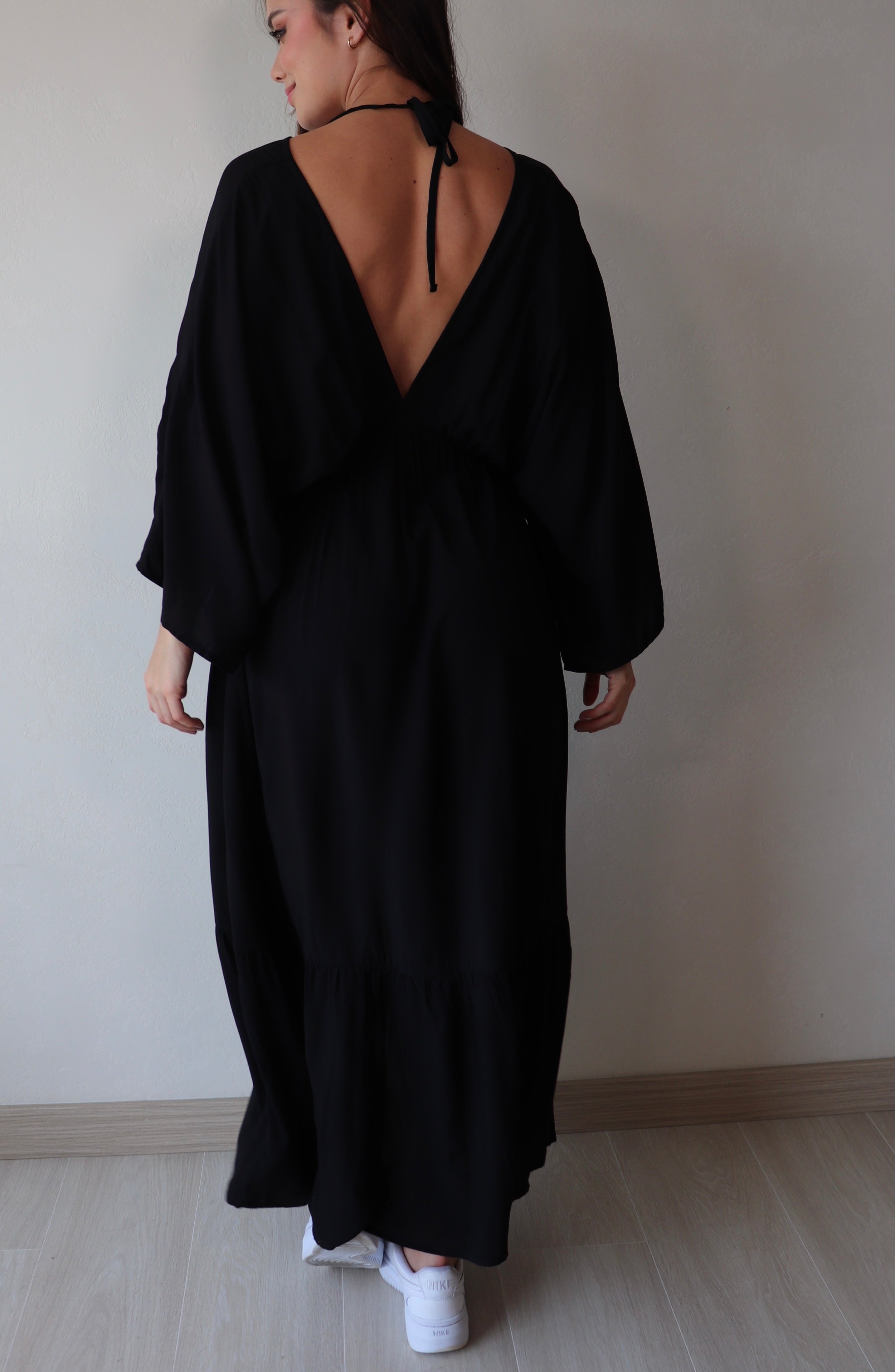 Vestido Camila Negro Mangas tipo kimono y bolsillos frontales