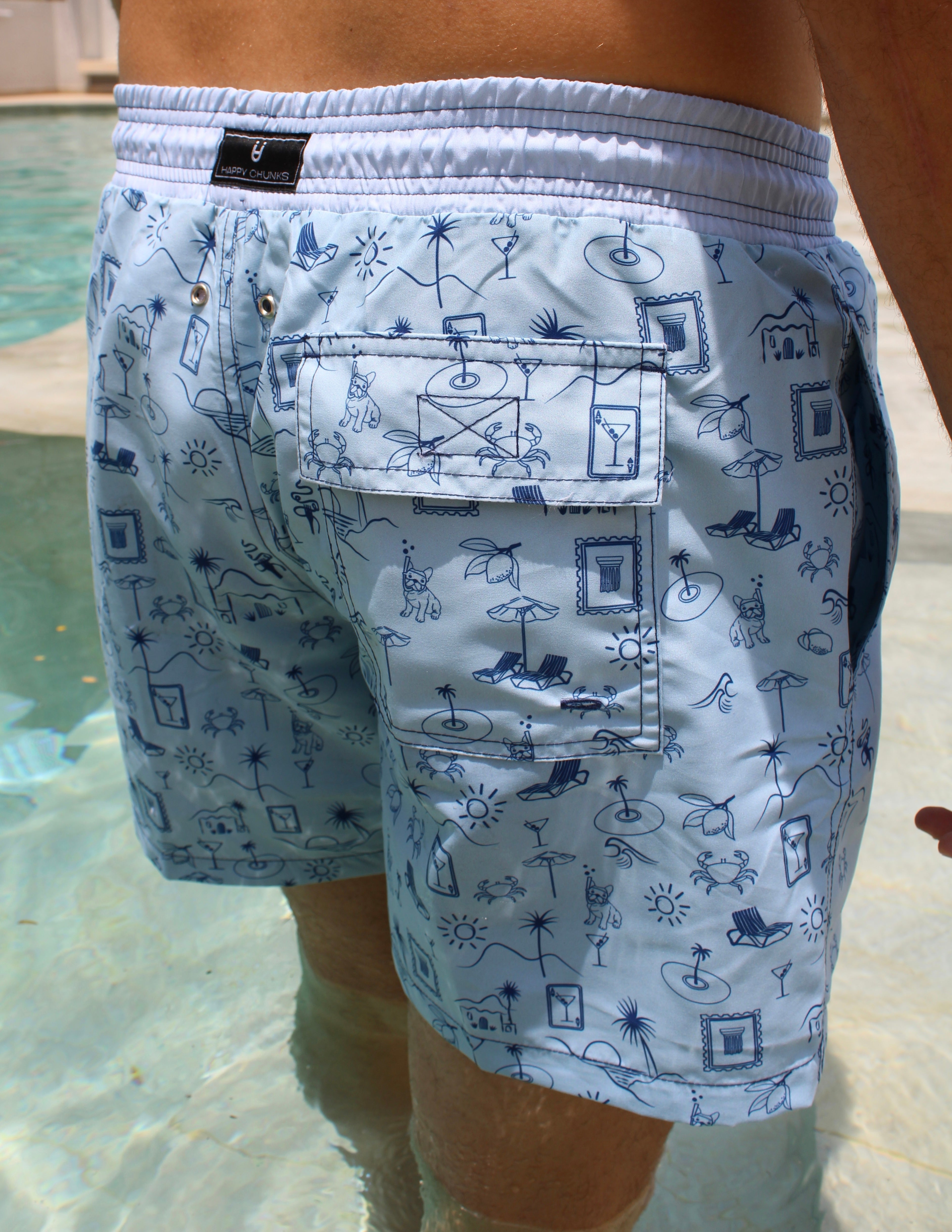 Pantaloneta Sol Azul estampada, con cintura elástica, malla interna y bolsillos laterales y trasero